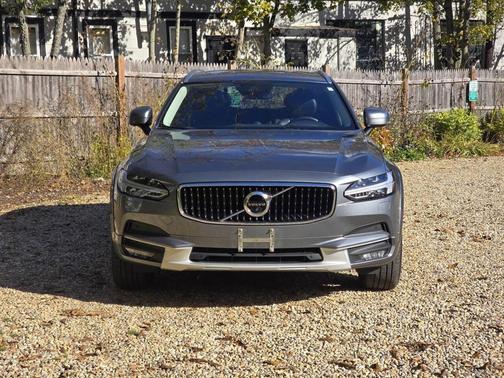 2017 Volvo V90 Cross Country T6