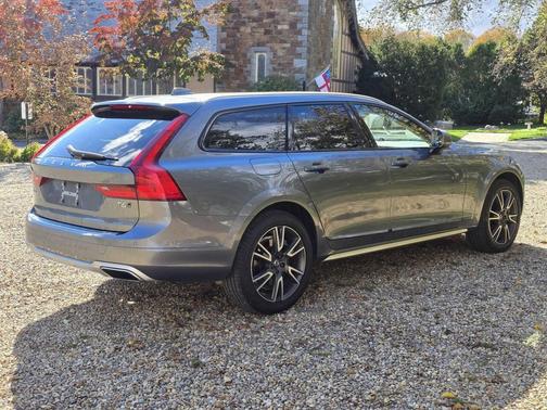 2017 Volvo V90 Cross Country T6