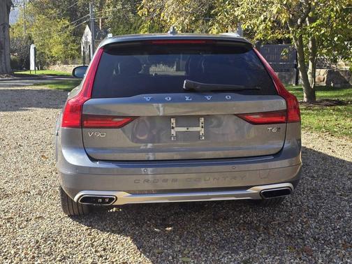 2017 Volvo V90 Cross Country T6