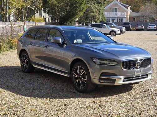 2017 Volvo V90 Cross Country T6