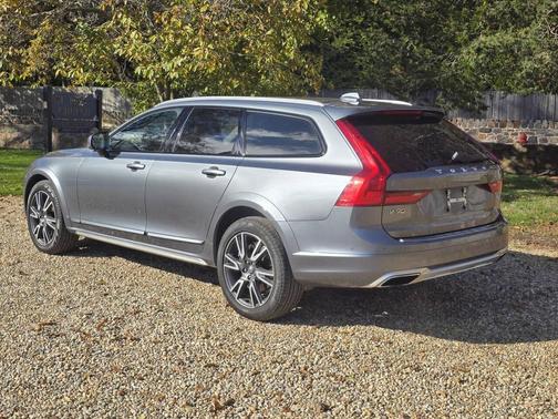 2017 Volvo V90 Cross Country T6