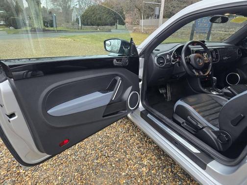 2012 Volkswagen Beetle Base