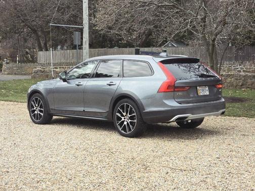 2018 Volvo V90 Cross Country T6