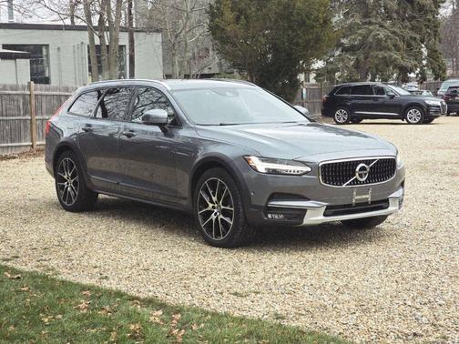 2018 Volvo V90 Cross Country T6