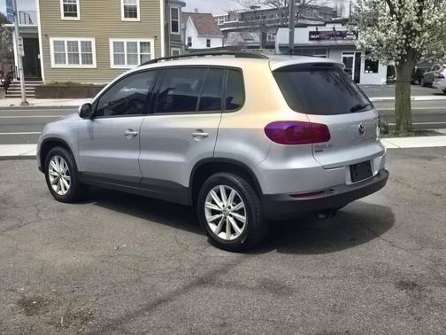 Reflex Silver Metallic 2018 Volkswagen Tiguan Limited 2.0T 4MOTION