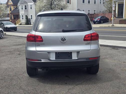 Reflex Silver Metallic 2018 Volkswagen Tiguan Limited 2.0T 4MOTION