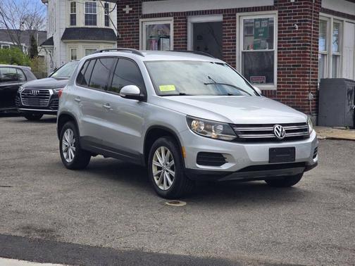 Reflex Silver Metallic 2018 Volkswagen Tiguan Limited 2.0T 4MOTION