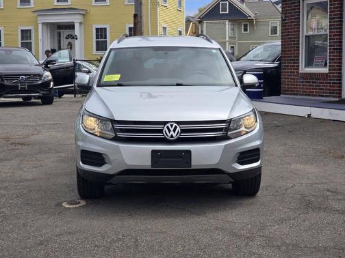Reflex Silver Metallic 2018 Volkswagen Tiguan Limited 2.0T 4MOTION