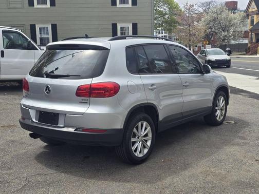 Reflex Silver Metallic 2018 Volkswagen Tiguan Limited 2.0T 4MOTION