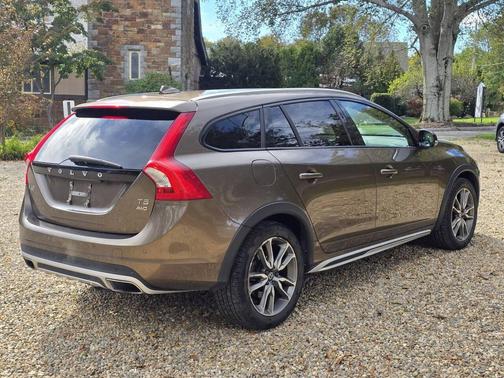 2017 Volvo V60 Cross Country T5
