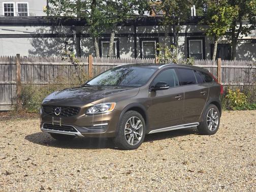 2017 Volvo V60 Cross Country T5