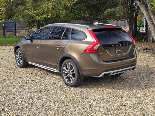 2017 Volvo V60 Cross Country T5