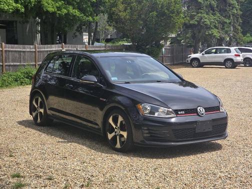 Deep Black Pearl 2015 Volkswagen Golf GTI 2.0T SE 4-Door