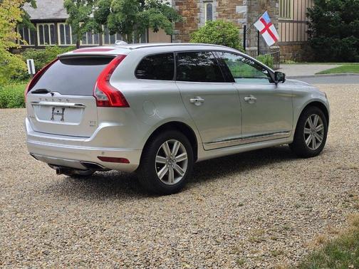 Silver 2017 Volvo XC60 T5 Inscription