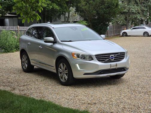 Silver 2017 Volvo XC60 T5 Inscription