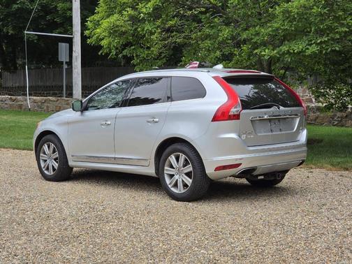 Silver 2017 Volvo XC60 T5 Inscription