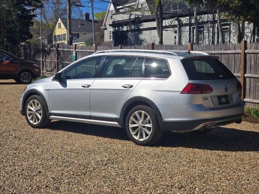 2017 Volkswagen Golf Alltrack TSI S