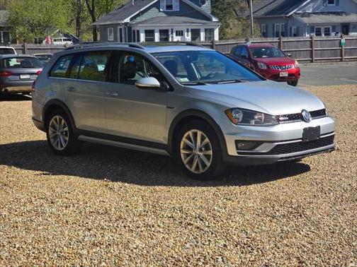 2017 Volkswagen Golf Alltrack TSI S