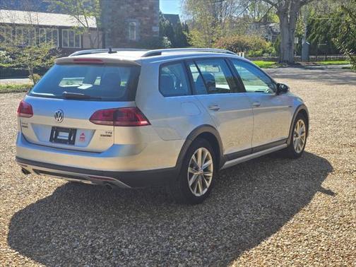 2017 Volkswagen Golf Alltrack TSI S