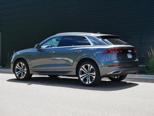 Photo 4 of 35 of 2019 Audi Q8 3.0T Premium