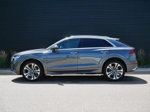 Photo 3 of 35 of 2019 Audi Q8 3.0T Premium