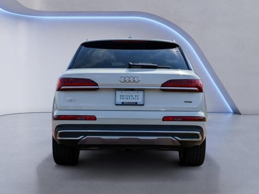 2023 Audi Q7 55 Premium Plus