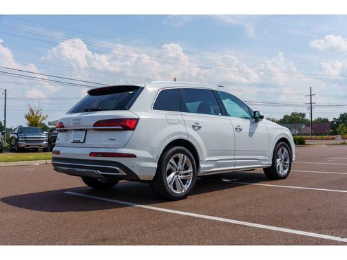 2023 Audi Q7 55 Premium Plus