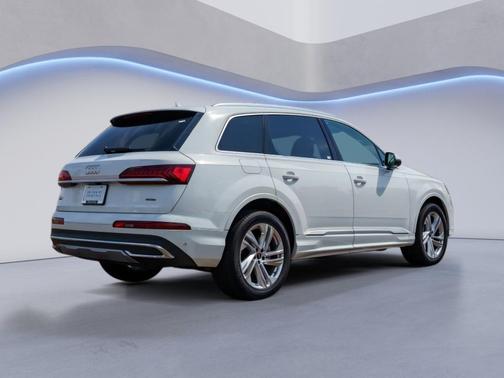 2023 Audi Q7 55 Premium Plus