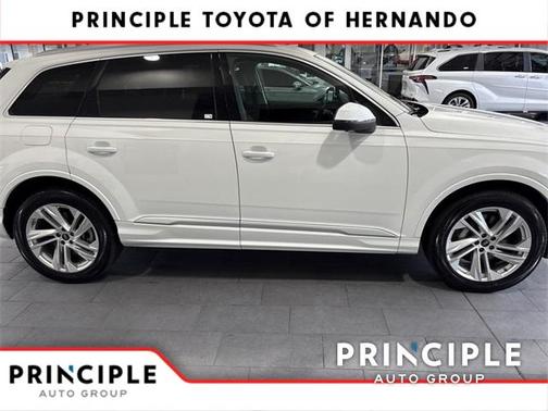 2023 Audi Q7 55 Premium Plus