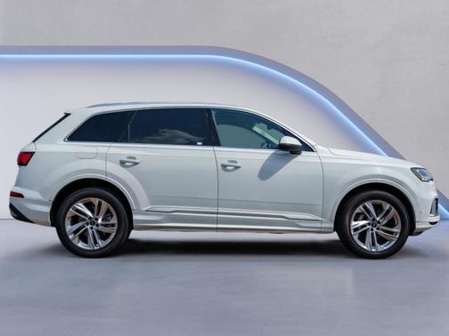 2023 Audi Q7 55 Premium Plus
