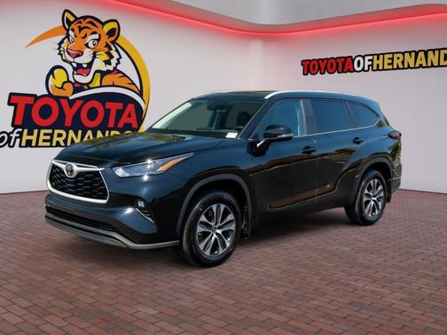Midnight Black Metallic 2026 Toyota Highlander XLE