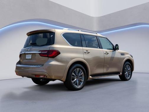 2023 INFINITI QX80 Luxe