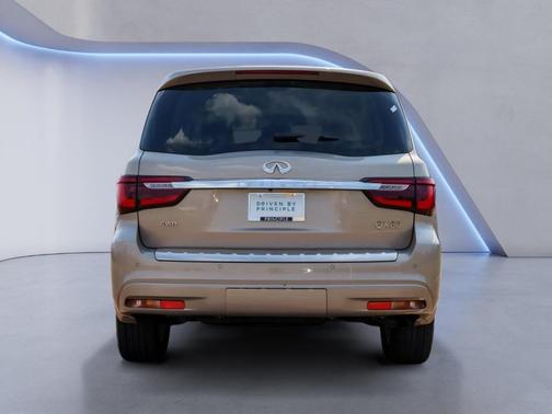 2023 INFINITI QX80 Luxe