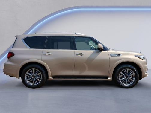 2023 INFINITI QX80 Luxe