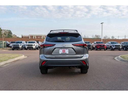 Heavy Metal 2026 Toyota Highlander Hybrid XLE