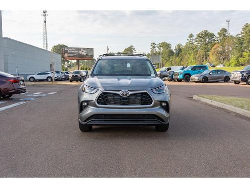 Heavy Metal 2026 Toyota Highlander Hybrid XLE