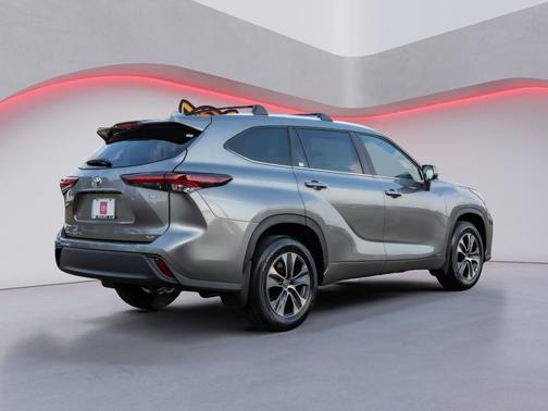 Heavy Metal 2026 Toyota Highlander Hybrid XLE