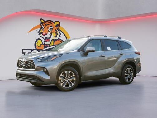 Heavy Metal 2026 Toyota Highlander Hybrid XLE