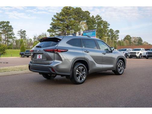 Heavy Metal 2026 Toyota Highlander Hybrid XLE