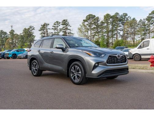 Heavy Metal 2026 Toyota Highlander Hybrid XLE