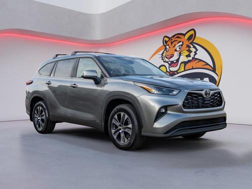 Heavy Metal 2026 Toyota Highlander Hybrid XLE