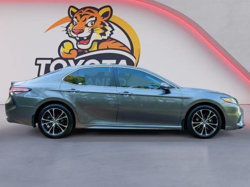 Predawn Gray Mica 2019 Toyota Camry SE