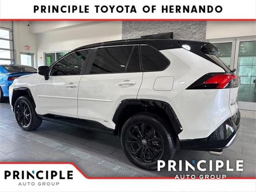 2022 Toyota RAV4 Hybrid SE