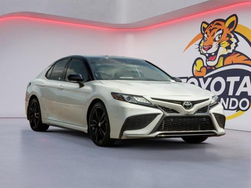 Wind Chill Pearl/Midnight Black Metallic 2023 Toyota Camry XSE