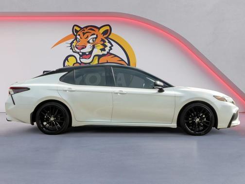 Wind Chill Pearl/Midnight Black Metallic 2023 Toyota Camry XSE