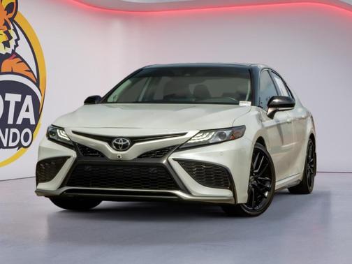 Wind Chill Pearl/Midnight Black Metallic 2023 Toyota Camry XSE