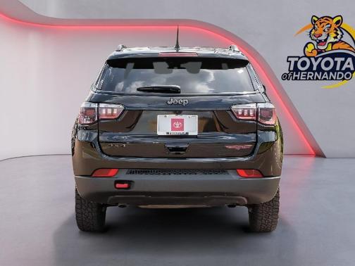 Diamond Black Crystal Pearlcoat 2025 Jeep Compass Trailhawk