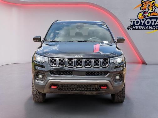 Diamond Black Crystal Pearlcoat 2025 Jeep Compass Trailhawk