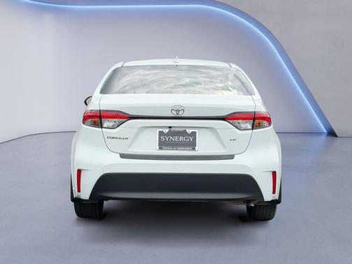 Ice Cap 2024 Toyota Corolla LE