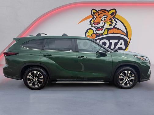 Cypress 2025 Toyota Highlander XLE